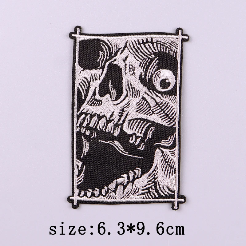 Parche bordado fusible calavera punk para planchar en ropa táctica