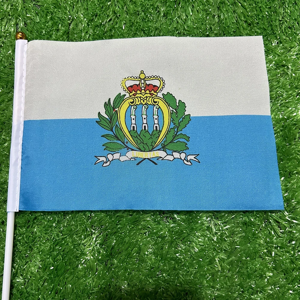 Bandera de mano San Marino con asta plástica para deporte y decoración - imagen 2