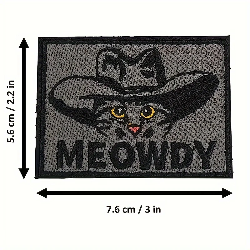Parche bordado con diseño de gatito en fondo negro
