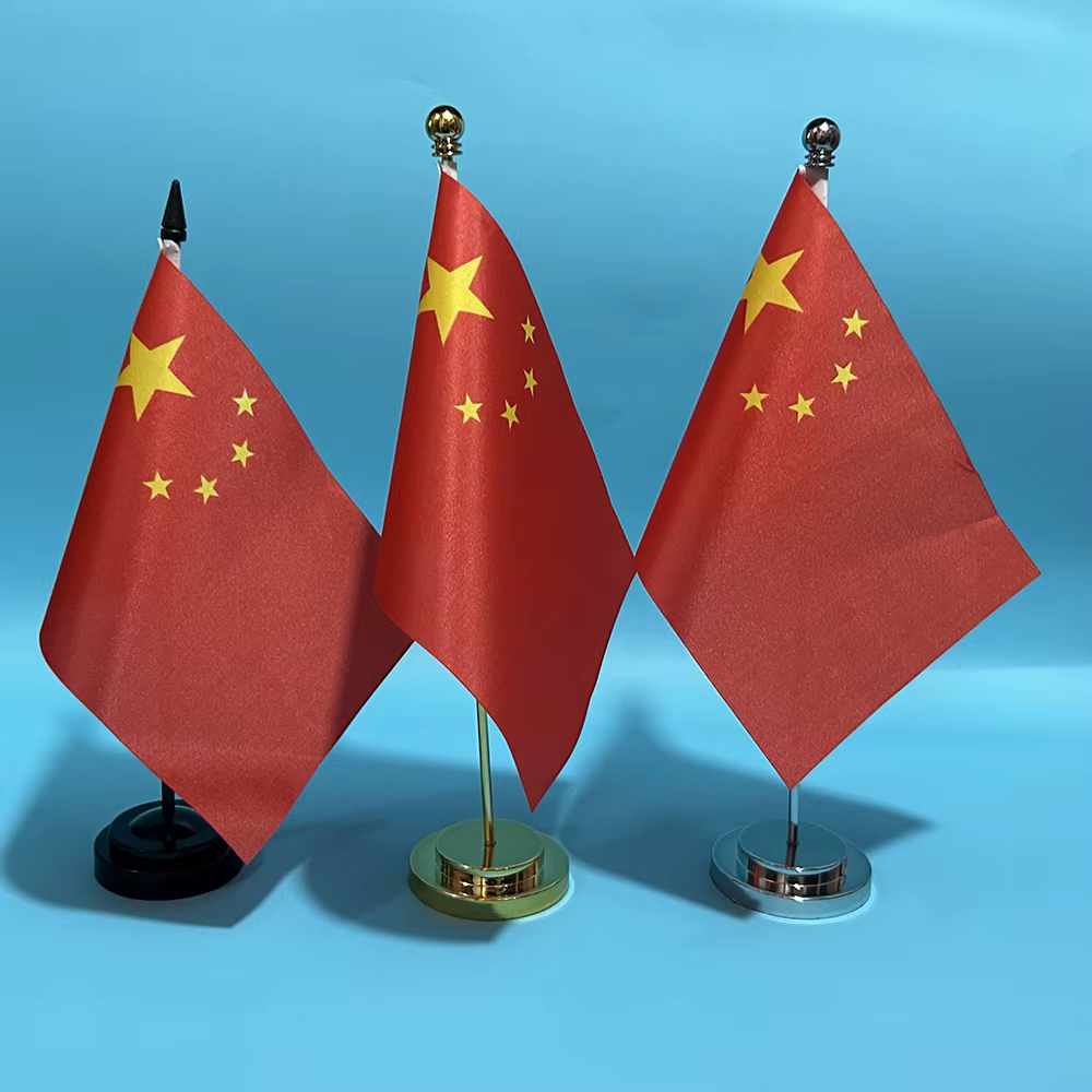 Bandera nacional china de escritorio con mástil negro