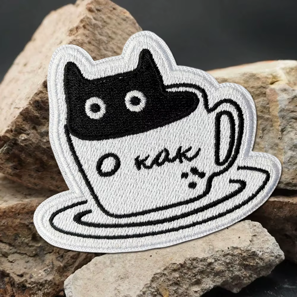 Parche bordado táctico gato negro taza café con velcro para mochila - imagen 3