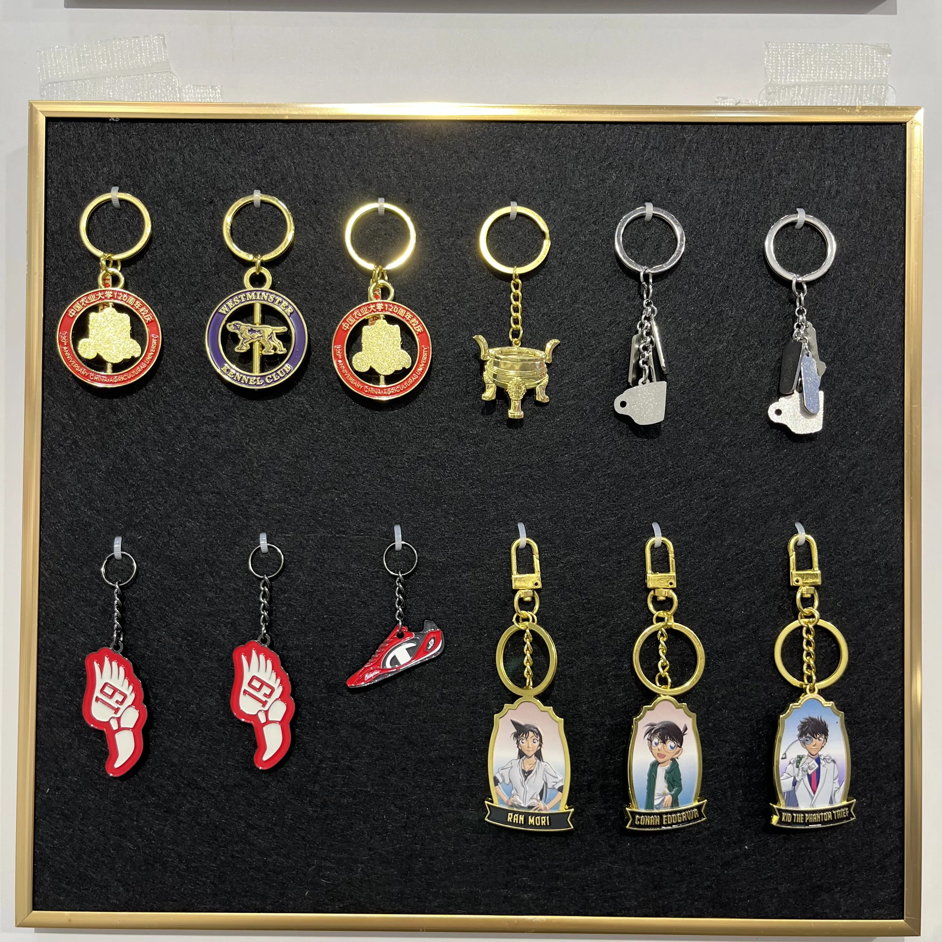 Conjunto de llaveros promocionales