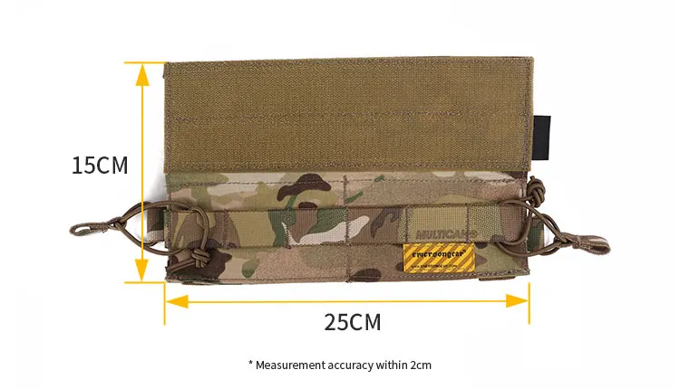 Imagen lateral que muestra la capacidad para dos cargadores y el detalle del material Cordura