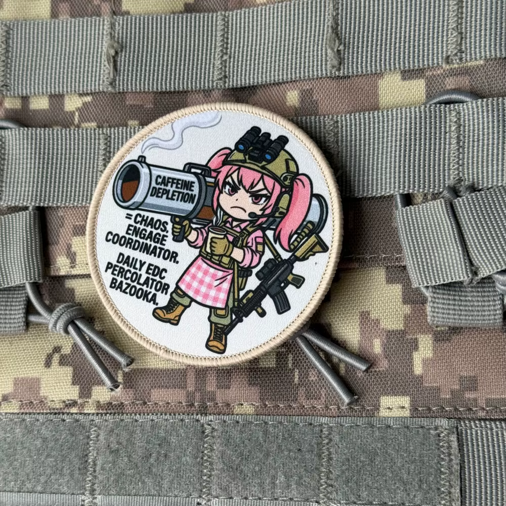 Parche táctico impreso chica bebiendo café – Velcro para ropa MOLLE - imagen 3