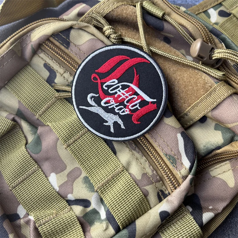 Parche táctico bordado en estilo insignia