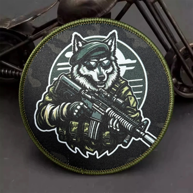 Parche táctico lobo con velcro para mochila y chaqueta exterior - imagen 3