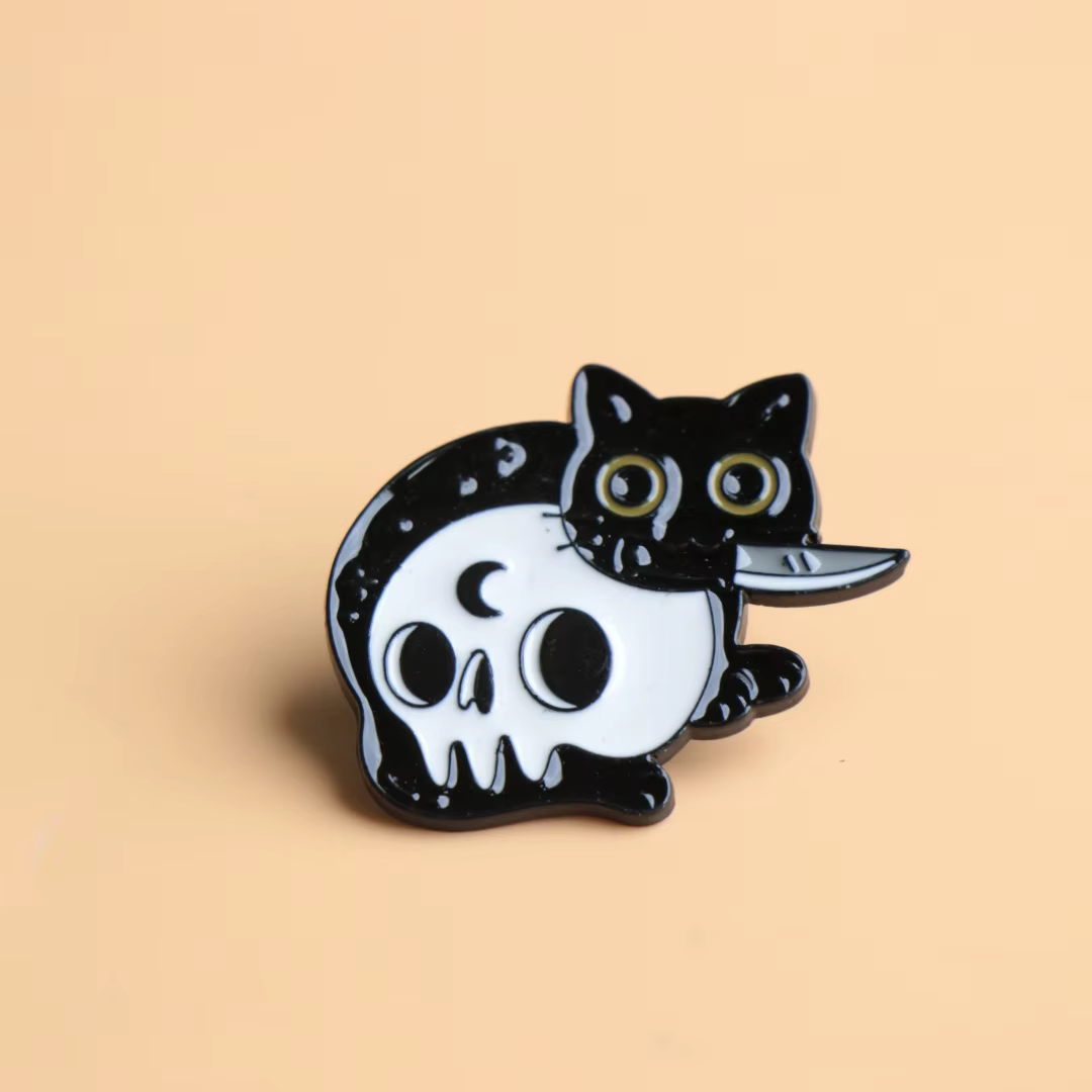 Pin de metal gatito negro – Insignia para Halloween y regalo - imagen 2