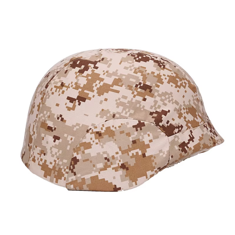 Funda de casco en entorno de caza natural