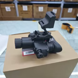 Soporte táctico para casco con cámara termográfica T7 y luz roja
