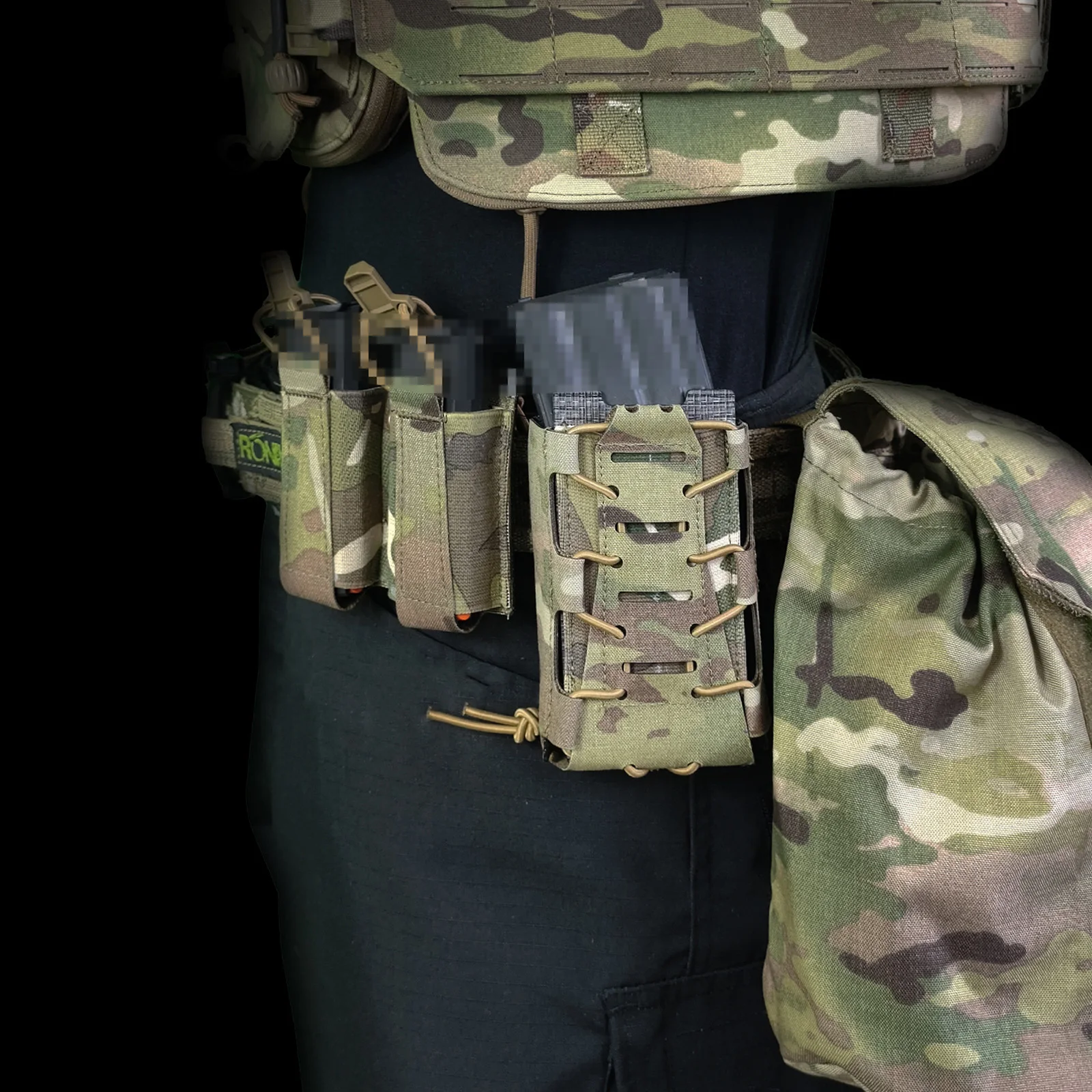 Bolsa táctica elástica con clip para cargador, vista delantera
