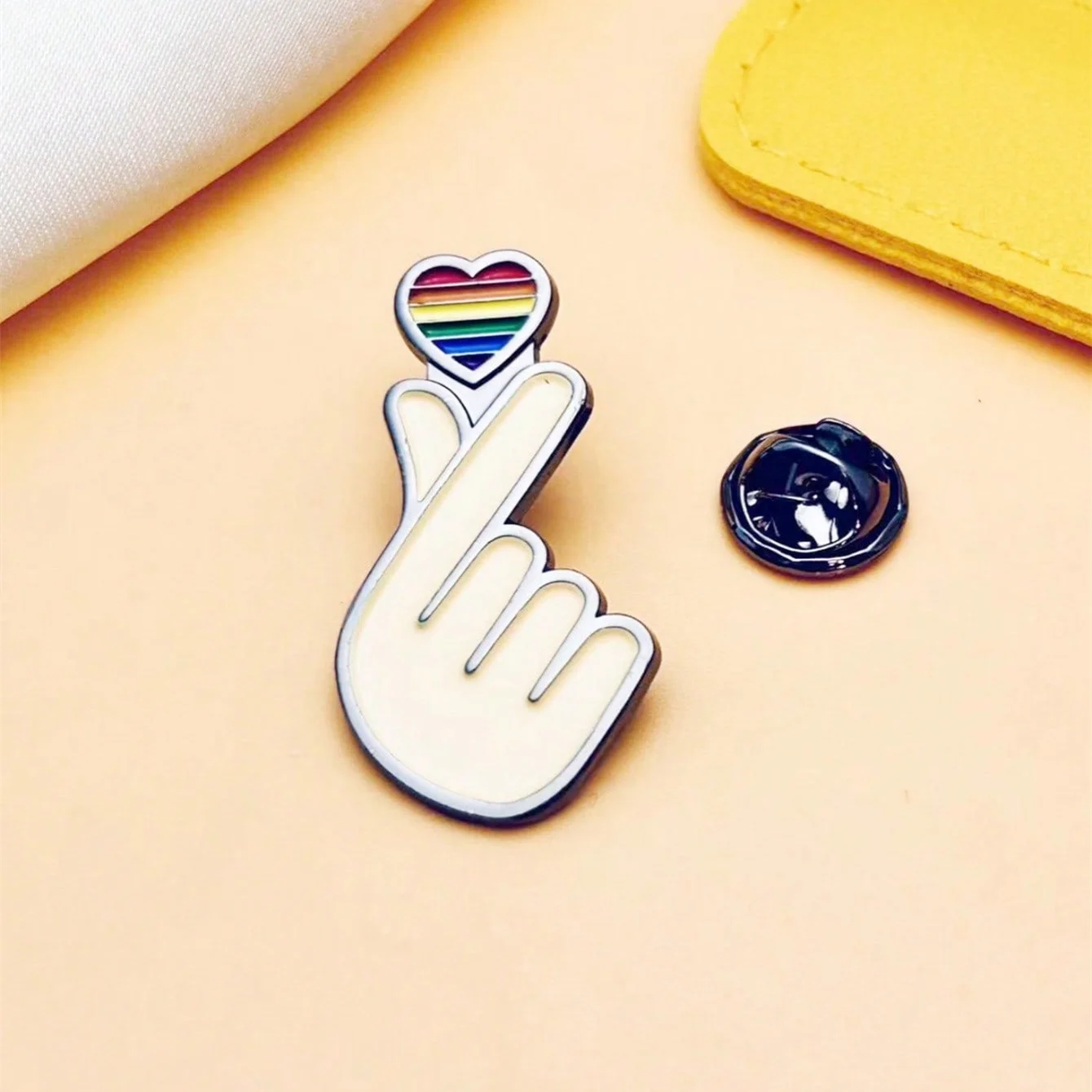 Broche metálico de Halloween con insignia para ropa y chaquetas - imagen 2
