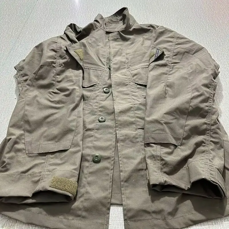 Detalle de la textura y construcción de la chaqueta RG Field