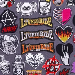 Parche termo adhesivo bordado calavera punk motorista