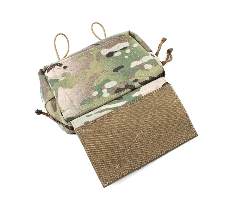 Bolsa instalada en chaleco táctico