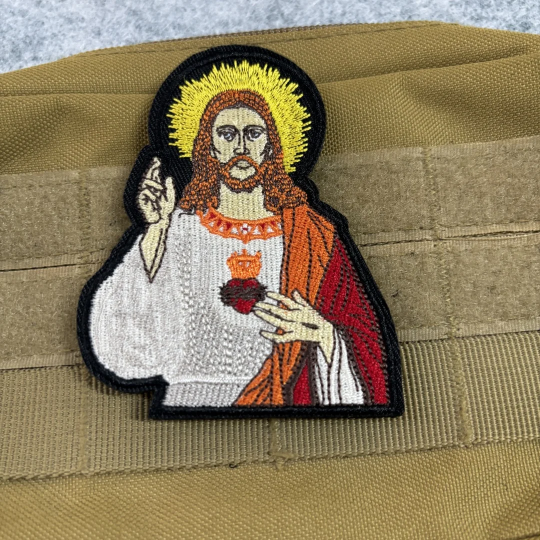 Parche táctico con velcro aplicado en mochila militar