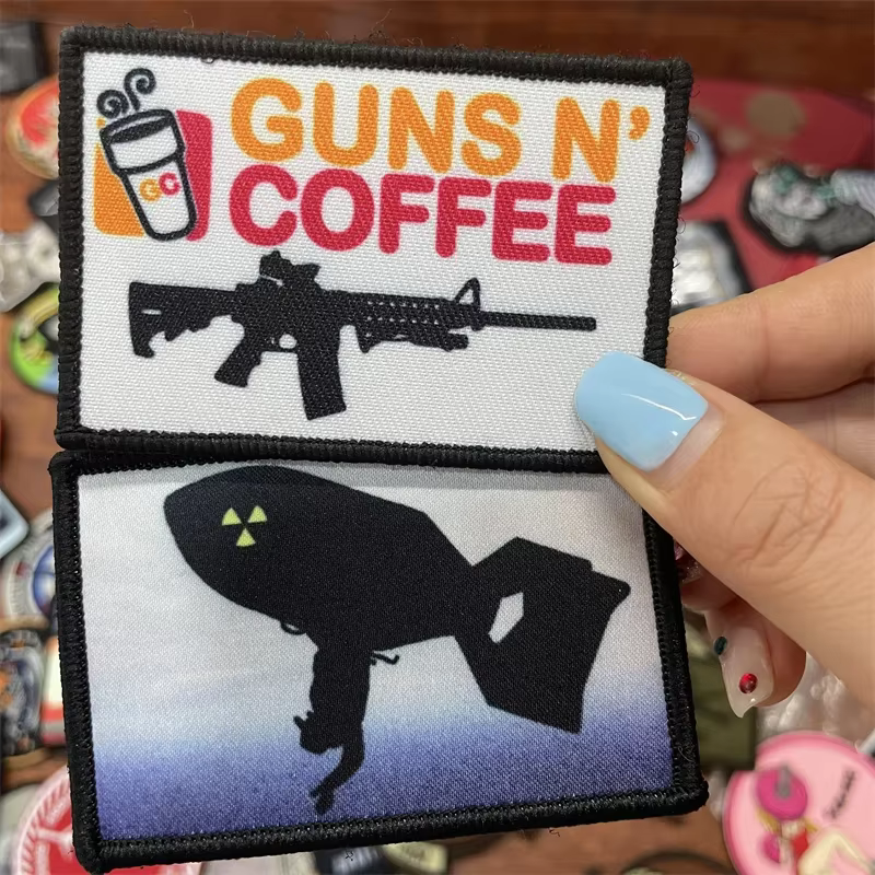 Dunkin Parche táctico moral pistolas y café bordado - imagen 2
