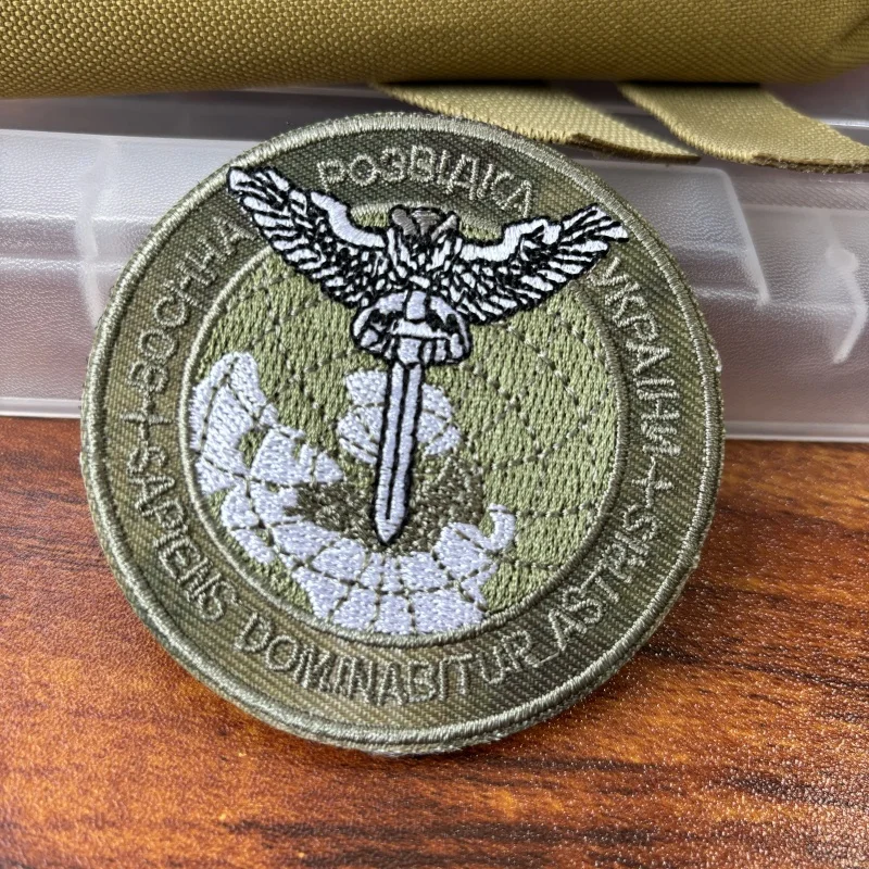 Parche morale alas Espada de hierro – Velcro táctico para brazalete o mochila - imagen 2