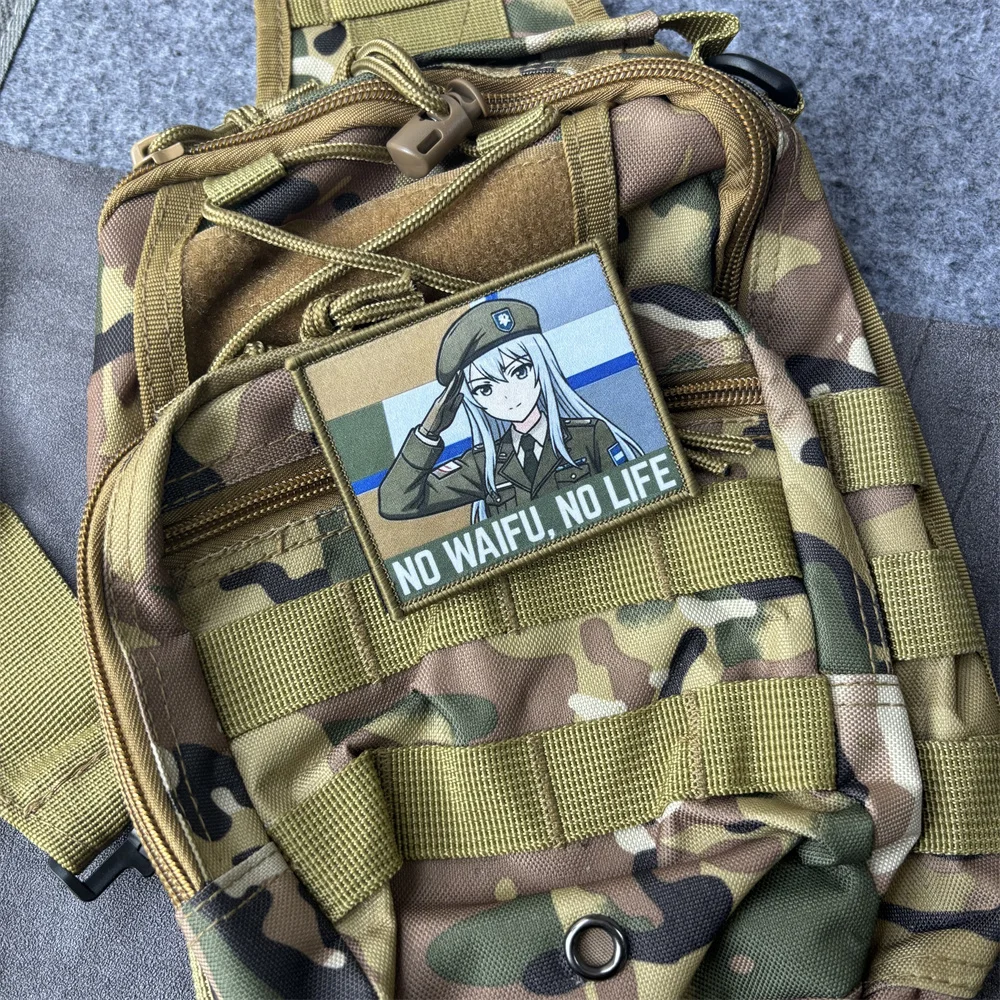 Parche táctico chica militar NO WAIFU NO LIFE con velcro - imagen 3