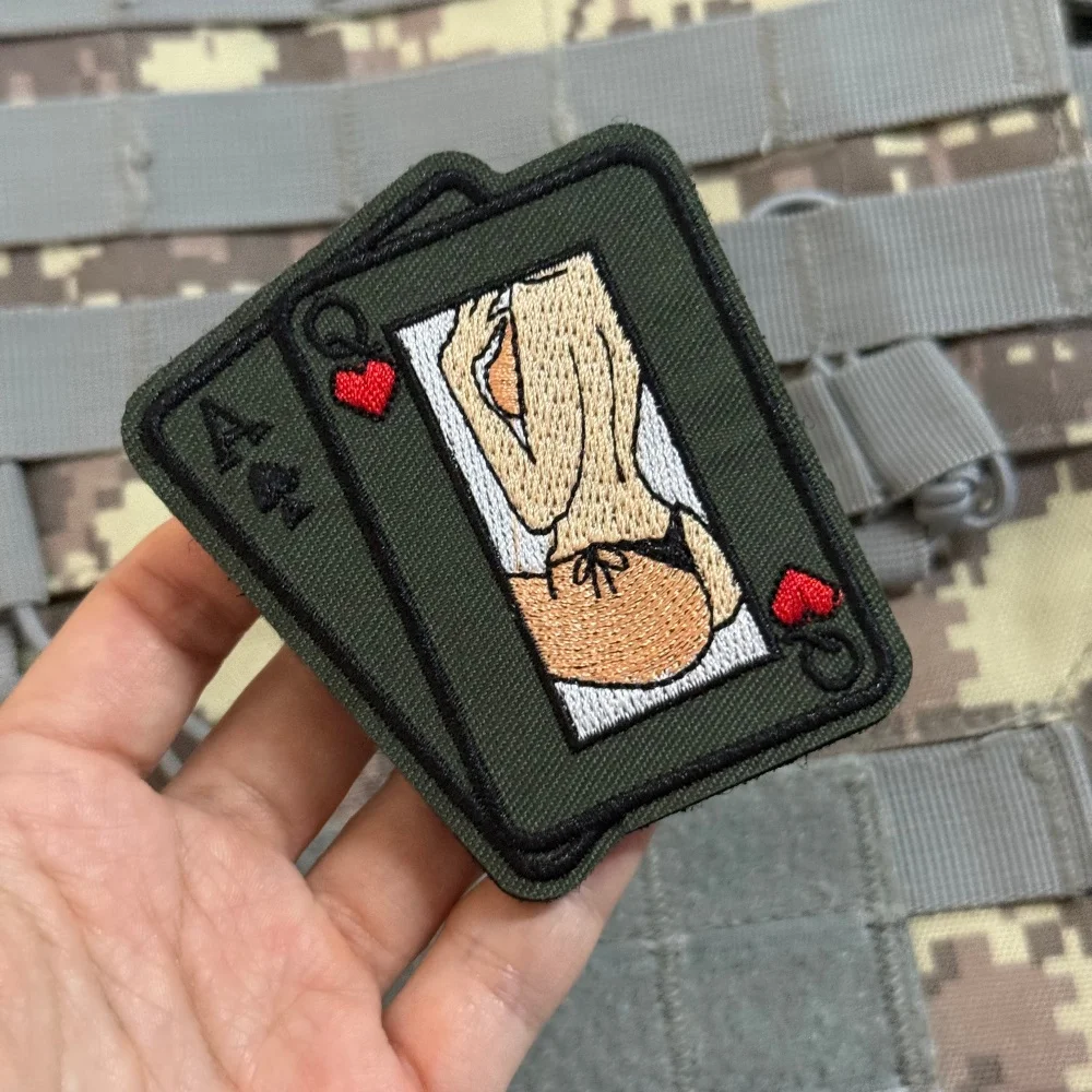 Parche táctico bordado reina corazones as espadas para mochila - imagen 2