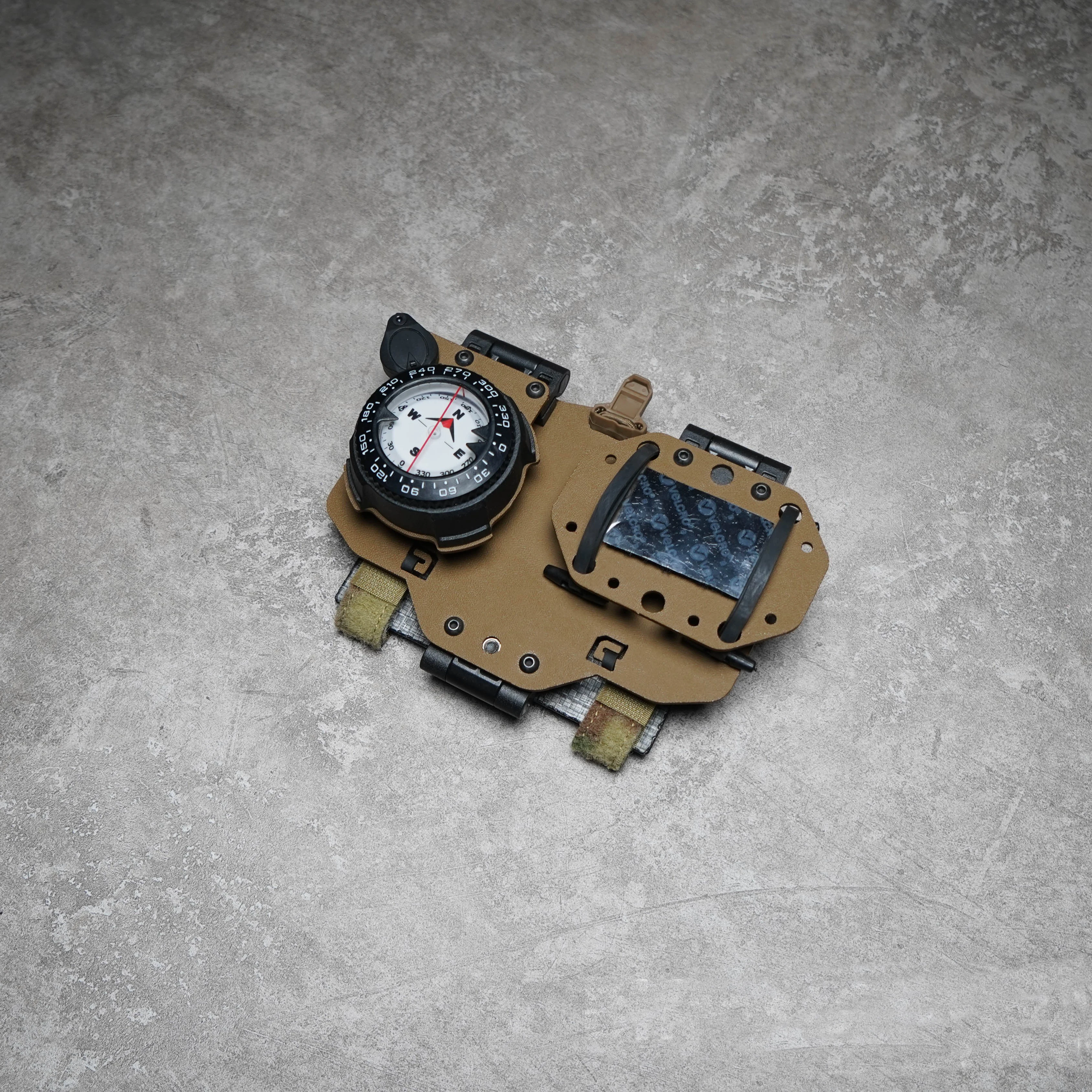 Brújula táctica direccional todoterreno para senderismo y airsoft - imagen 4