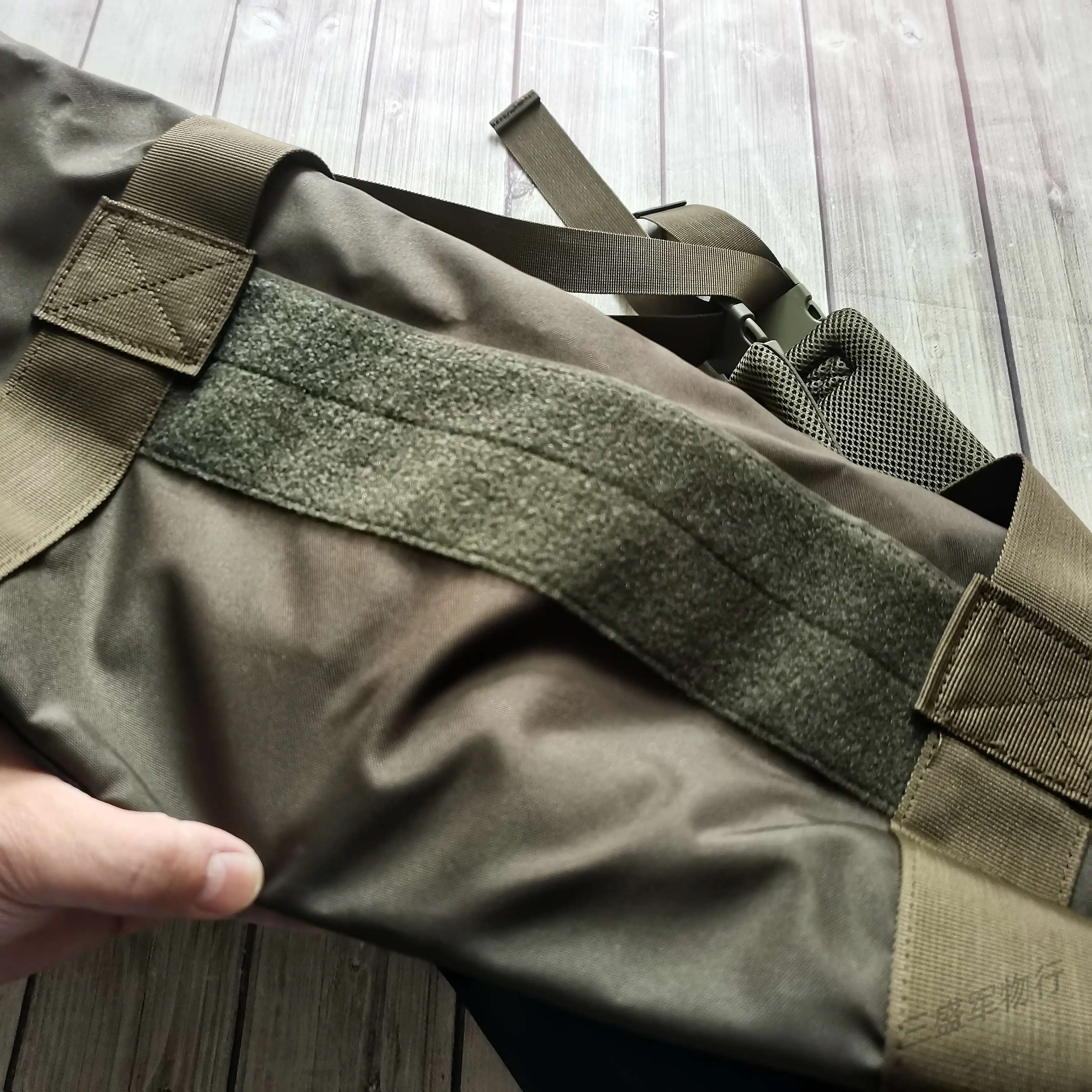 Detalle del sistema de correas y refuerzos