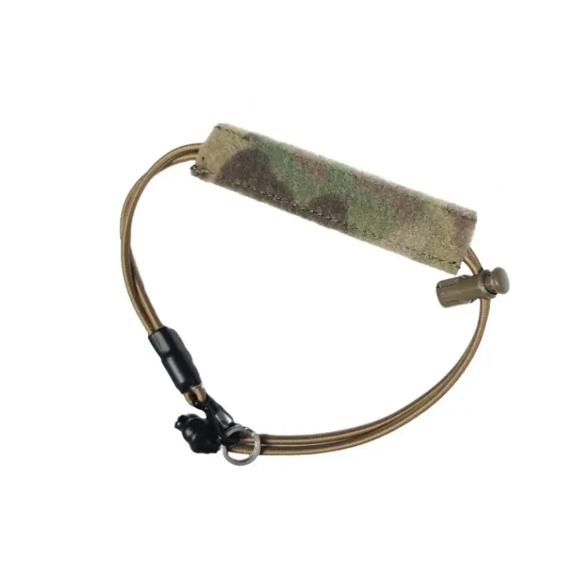 Sistema de montaje táctico para casco