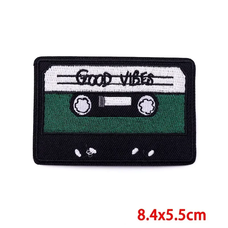 Parche bordado retro cassette de radio para planchar y coser - imagen 2