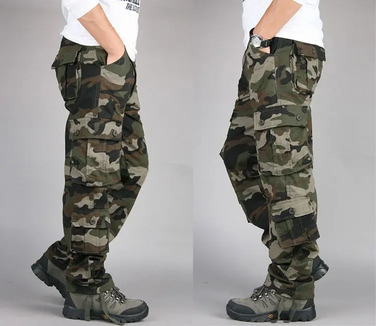Detalle cinturón y cierre pantalones militares
