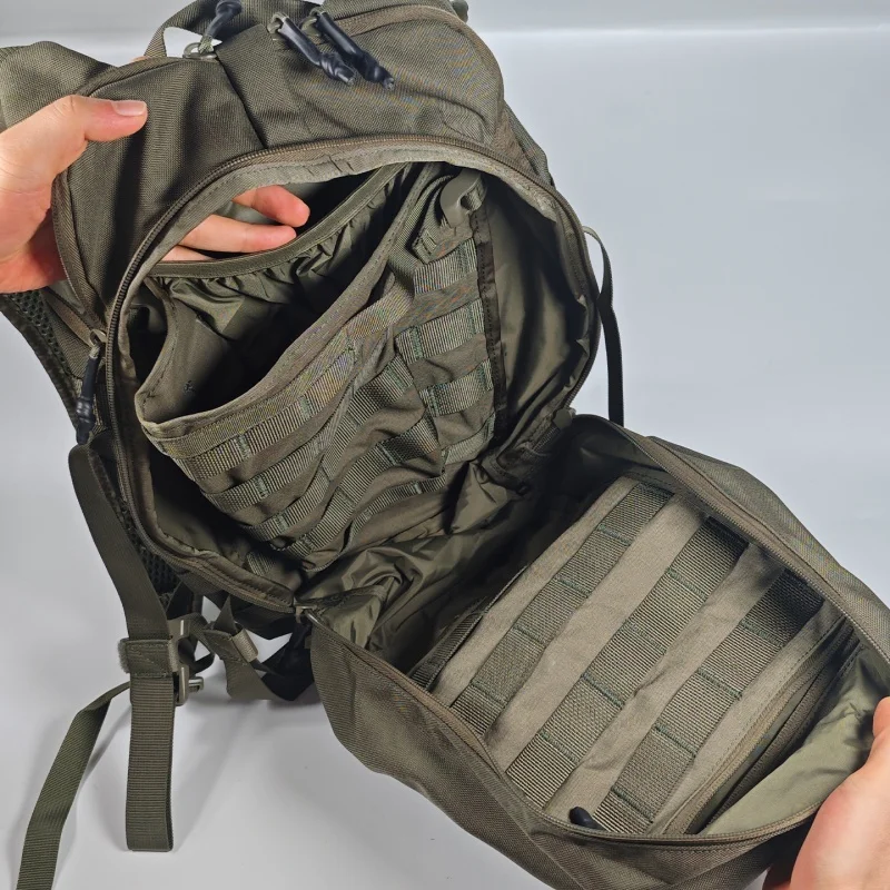 Mochila táctica con panel trasero acolchado para desplazamientos - imagen 4