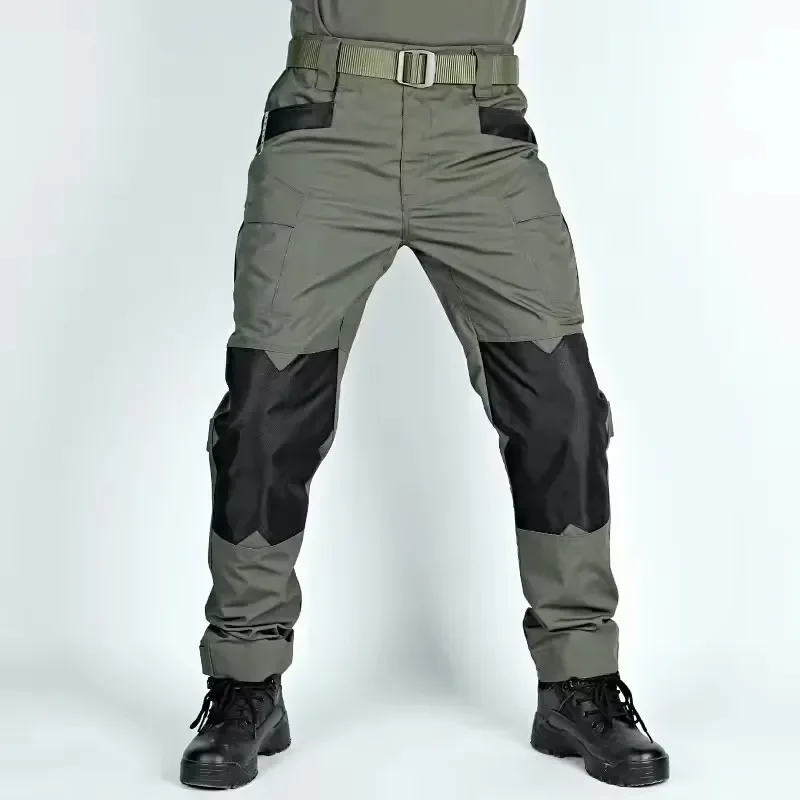 Distribución de bolsillos y detalles del uniforme táctico