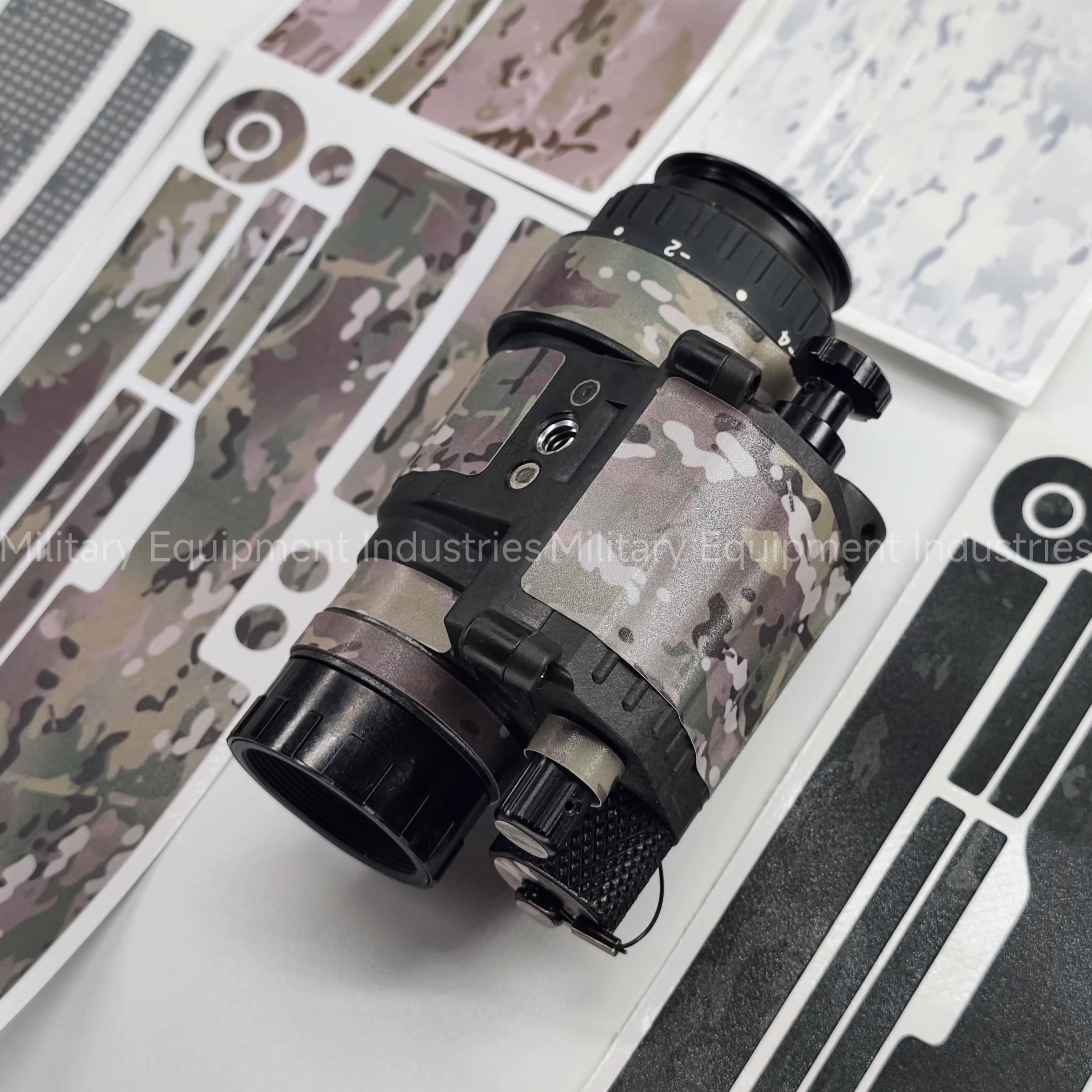 Pegatina NVG envolvente sobre el cuerpo del equipo