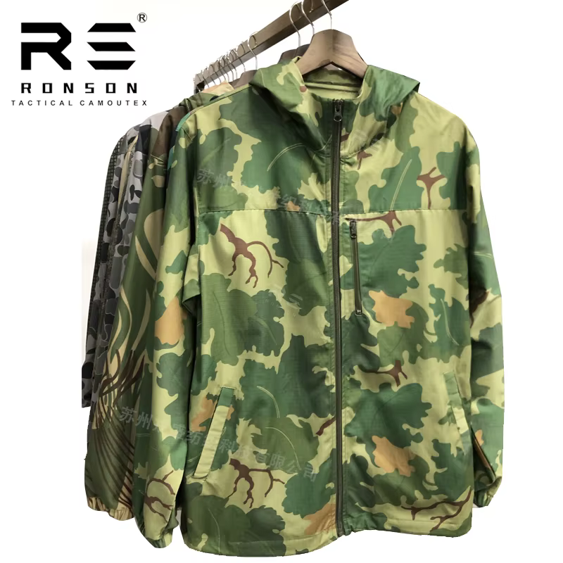 Chaqueta táctica con capucha hombre – Camuflaje invierno - imagen 2