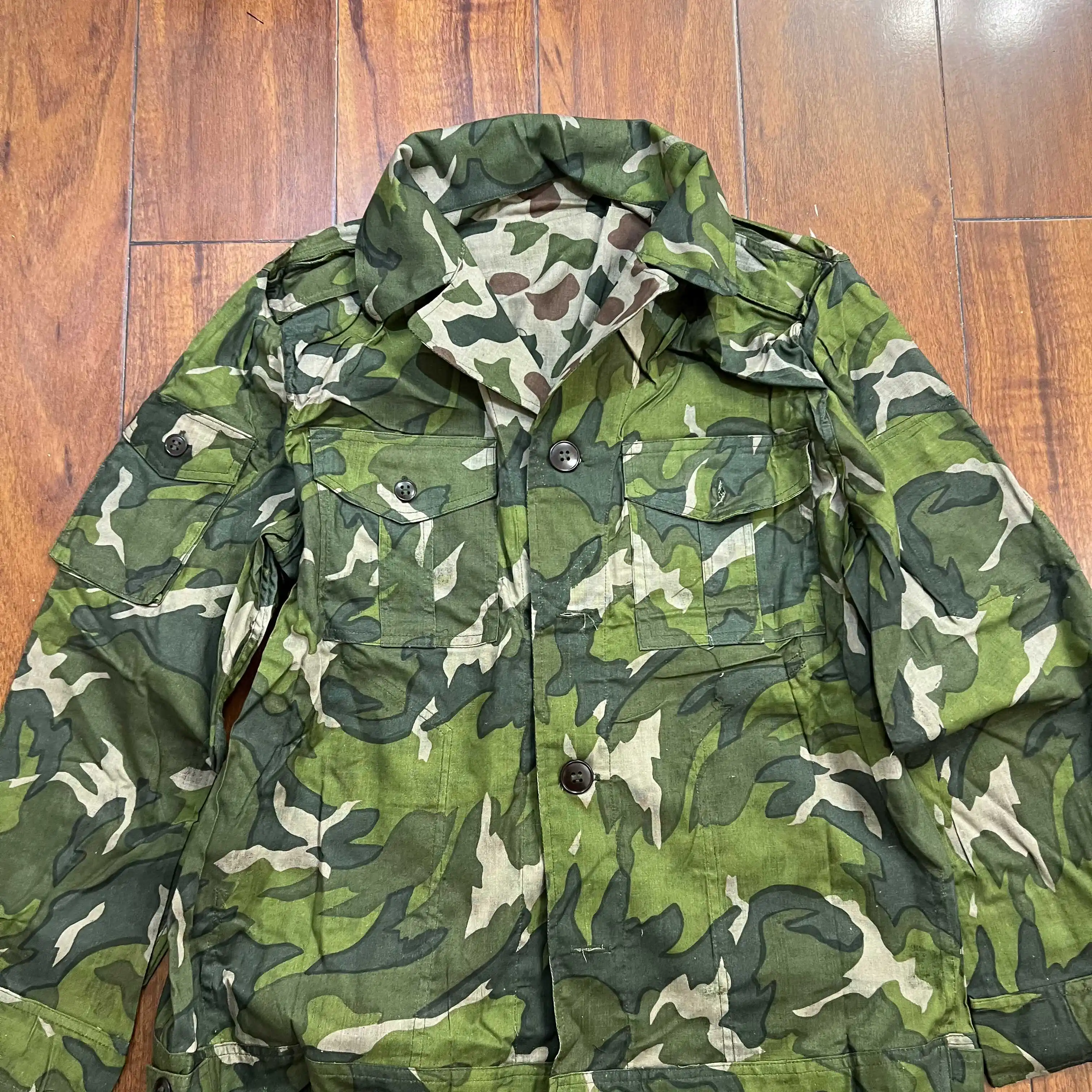 Traje camuflaje táctico reversible patrón hojas – pequeño - imagen 3