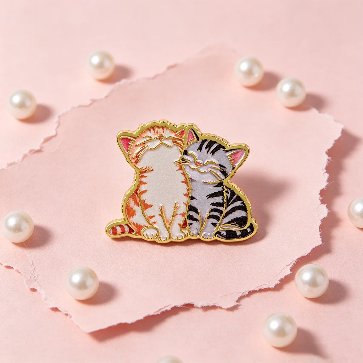 Broches colocados en prendas y accesorios