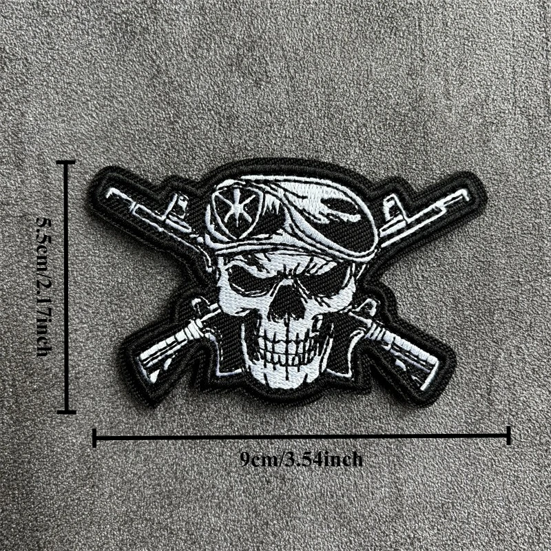 Parche táctico bordado calavera y pistolas con gancho-bucle - imagen 3