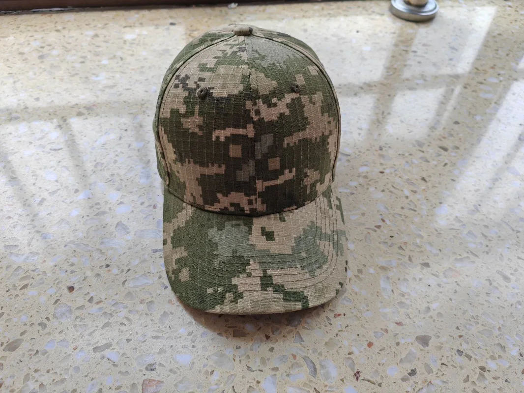 Gorra de béisbol con protección solar camuflaje ucraniano vista frontal