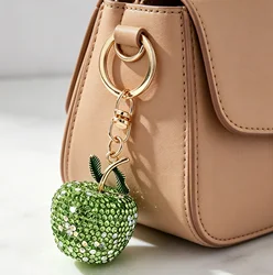Llavero manzana verde con colgante de cristal y diamantes