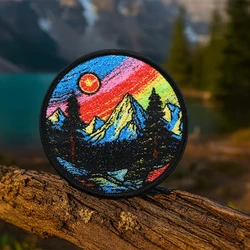 Parche termoadhesivo de montaña al amanecer – para gorra y ropa