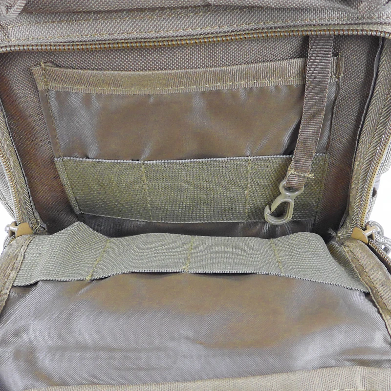 Sistema MOLLE y bolsillo frontal