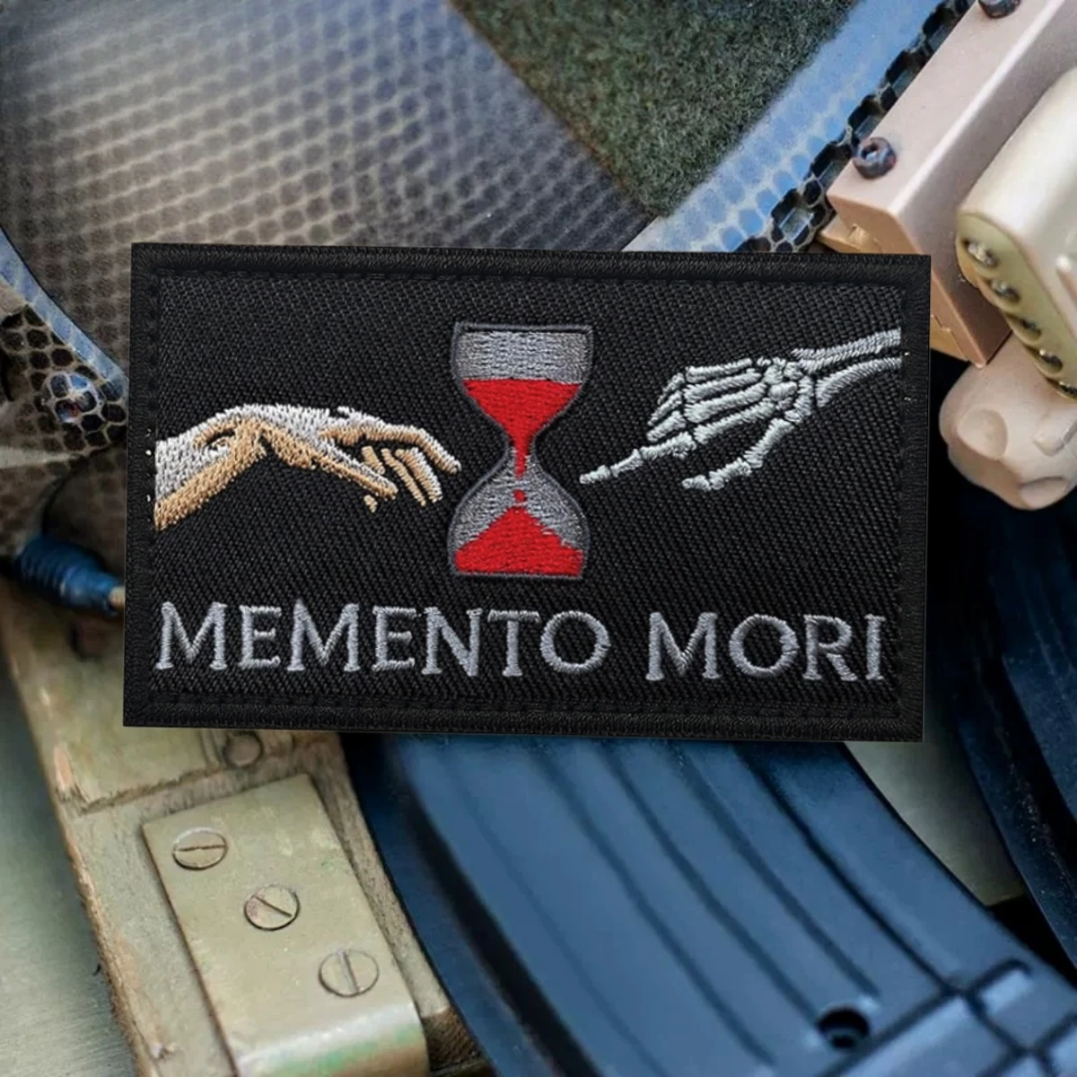 Parche Táctico MEMENTO MORI – Insignia Bordada Velcro para mochila - imagen 5