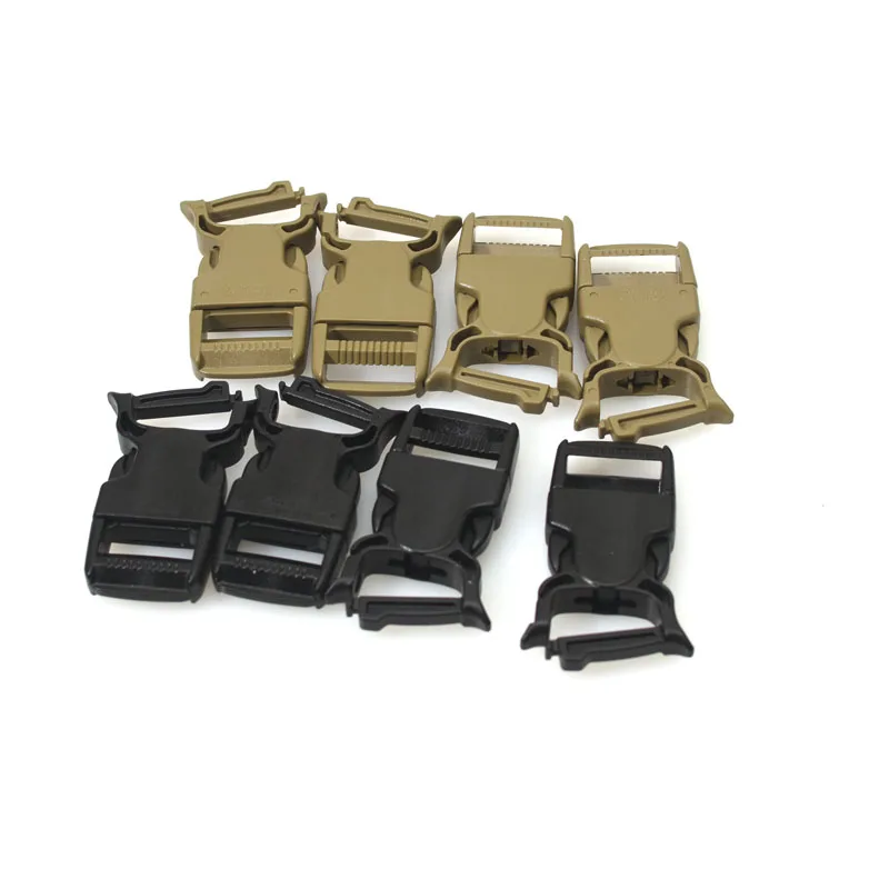 Detalle de hebilla en chaleco táctico