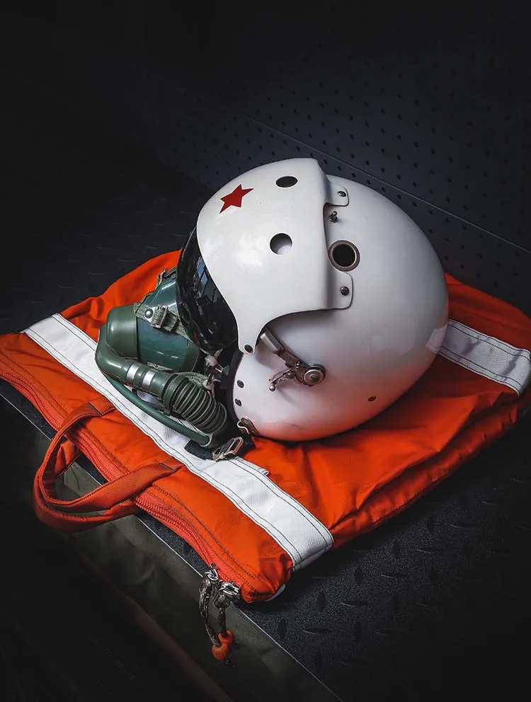 Bolsa plegable para guardar el casco sin ocupar mucho