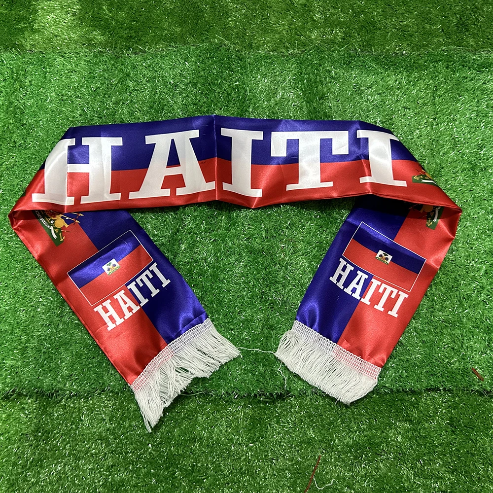 Detalle de borlas y caída de la bufanda bandera