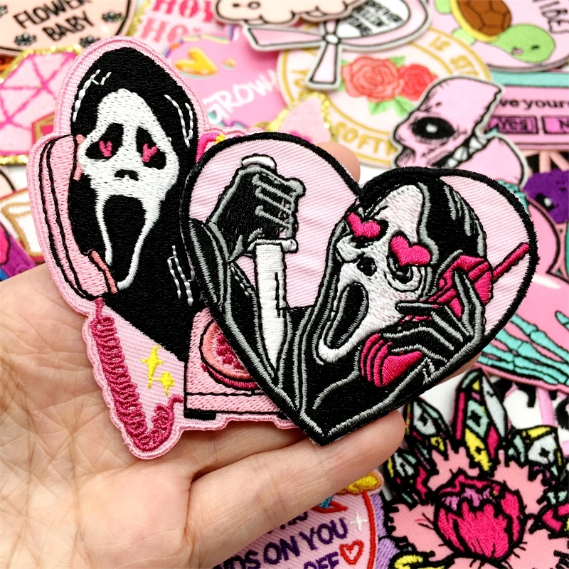 Parche bordado termoadhesivo estilo punk rosa para chaqueta