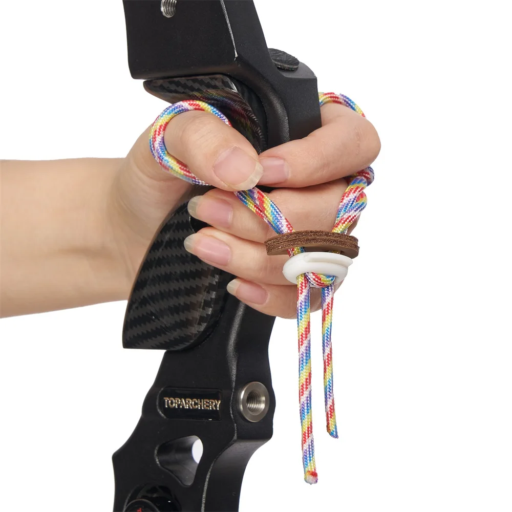 Protector de dedos ajustable para arco recurvo y cuerda - imagen 2