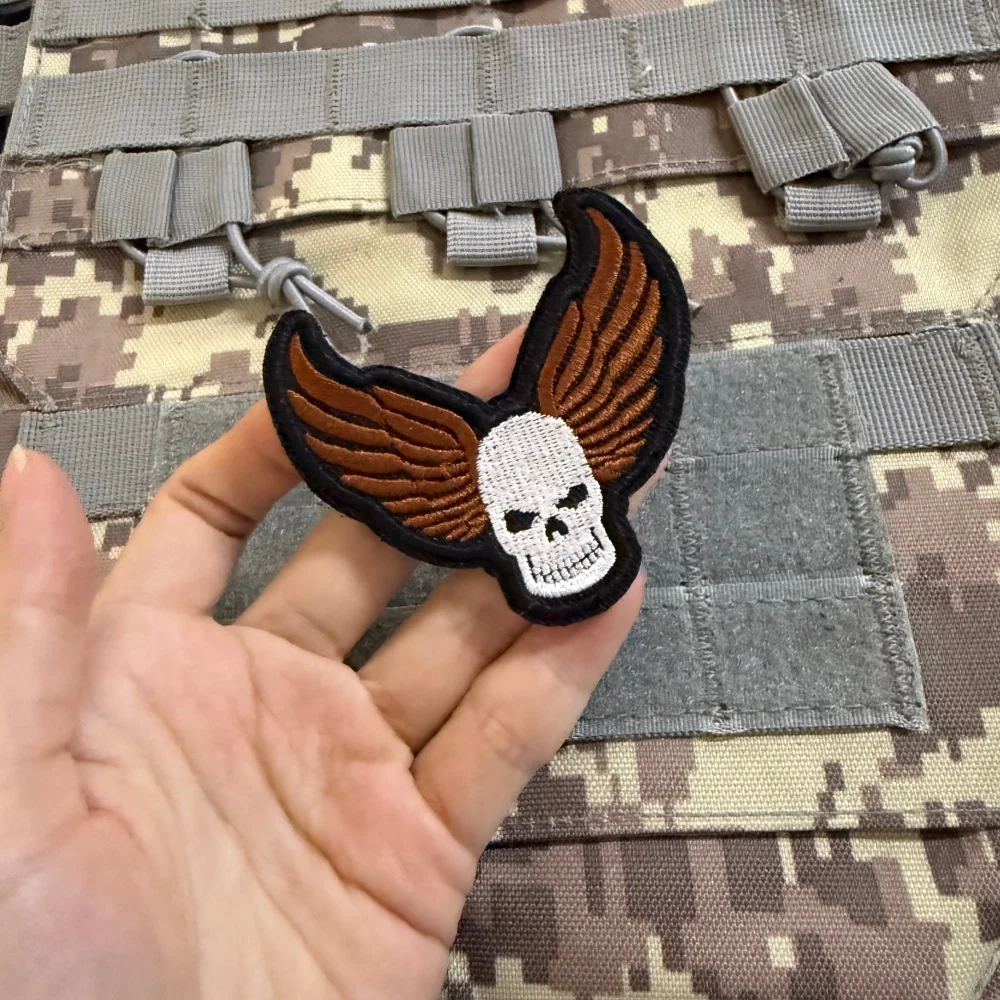 Parche Táctico Bordado Calavera Voladora Gótica para Chaqueta - imagen 5