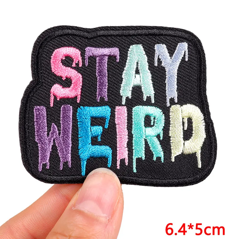 Stay Weird Parche bordado gato y tarot – termoadhesivo para ropa - imagen 2
