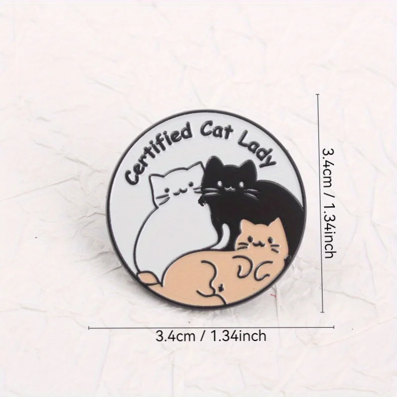 Pin de gato tricolor esmaltado con silueta felina en contraste - imagen 4