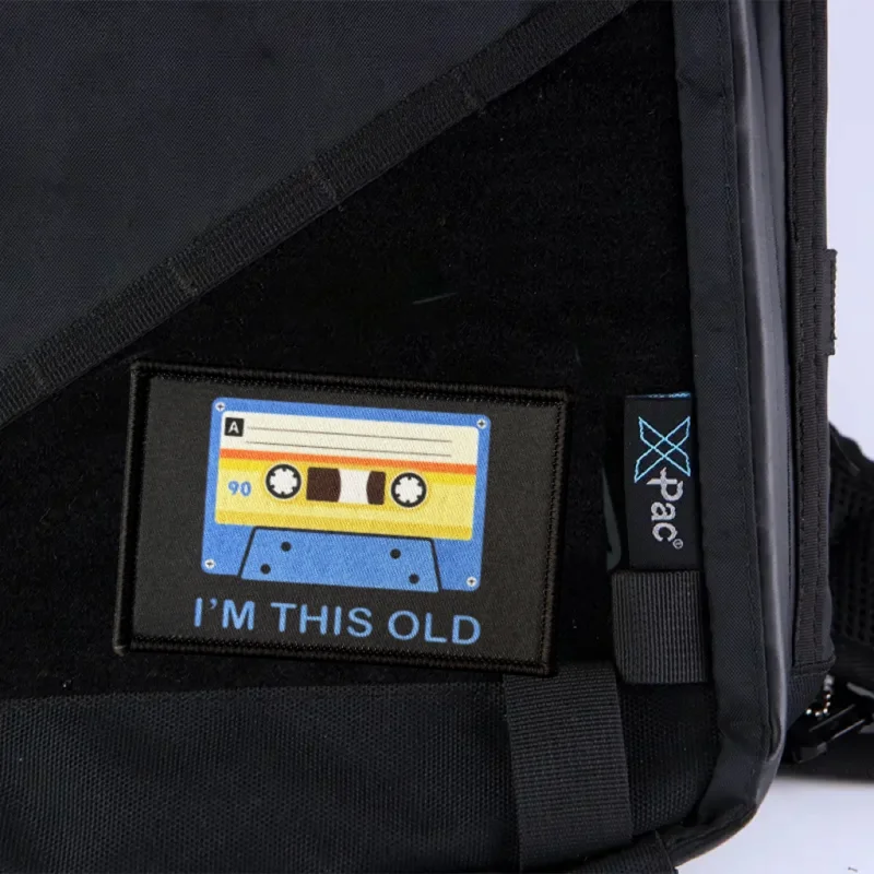 Parche táctico velcro frase I'm this old para brazo y ropa - imagen 2