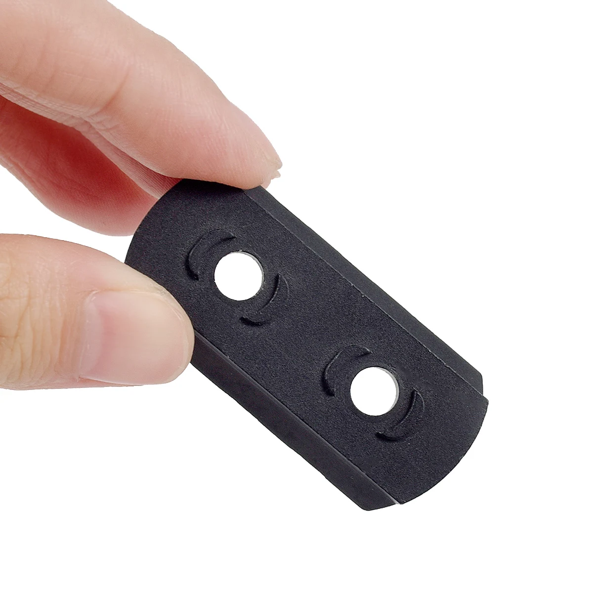 Accesorio táctico de enlace y anclaje para equipamiento - imagen 3